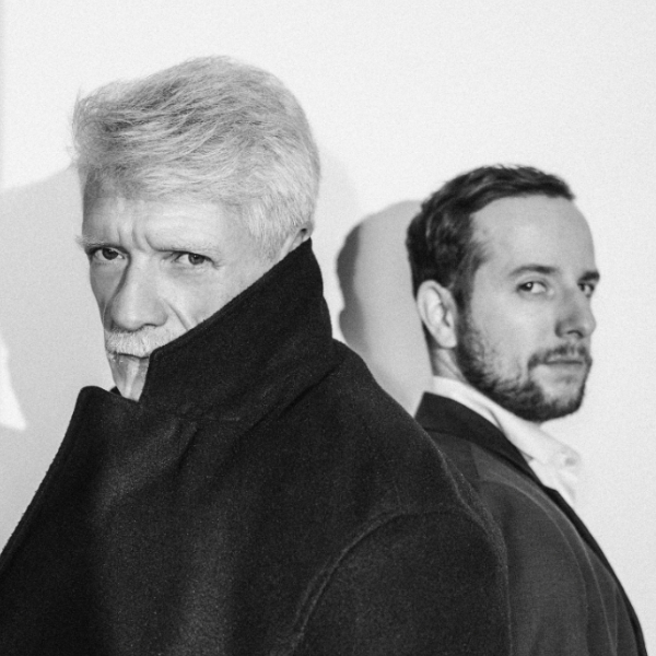 V-klub: Threeema, Divadlo bez masky